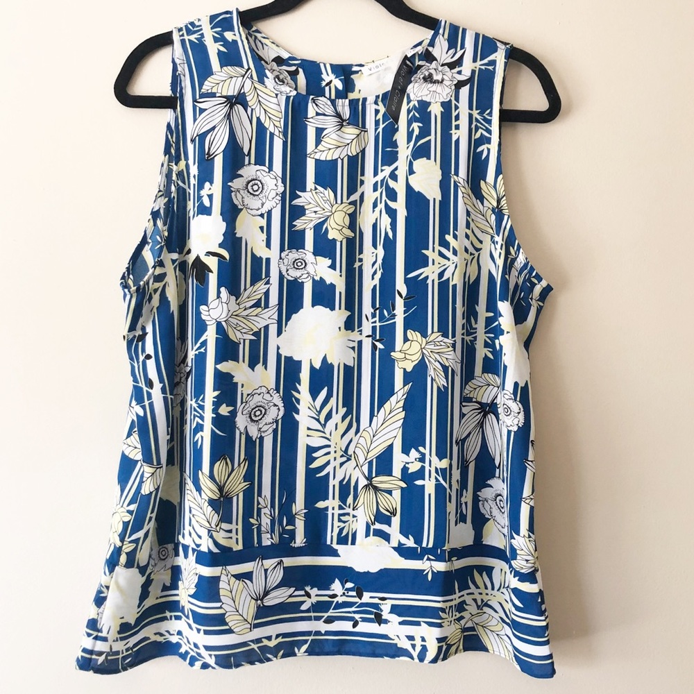 NWT Violet + Claire flower tank